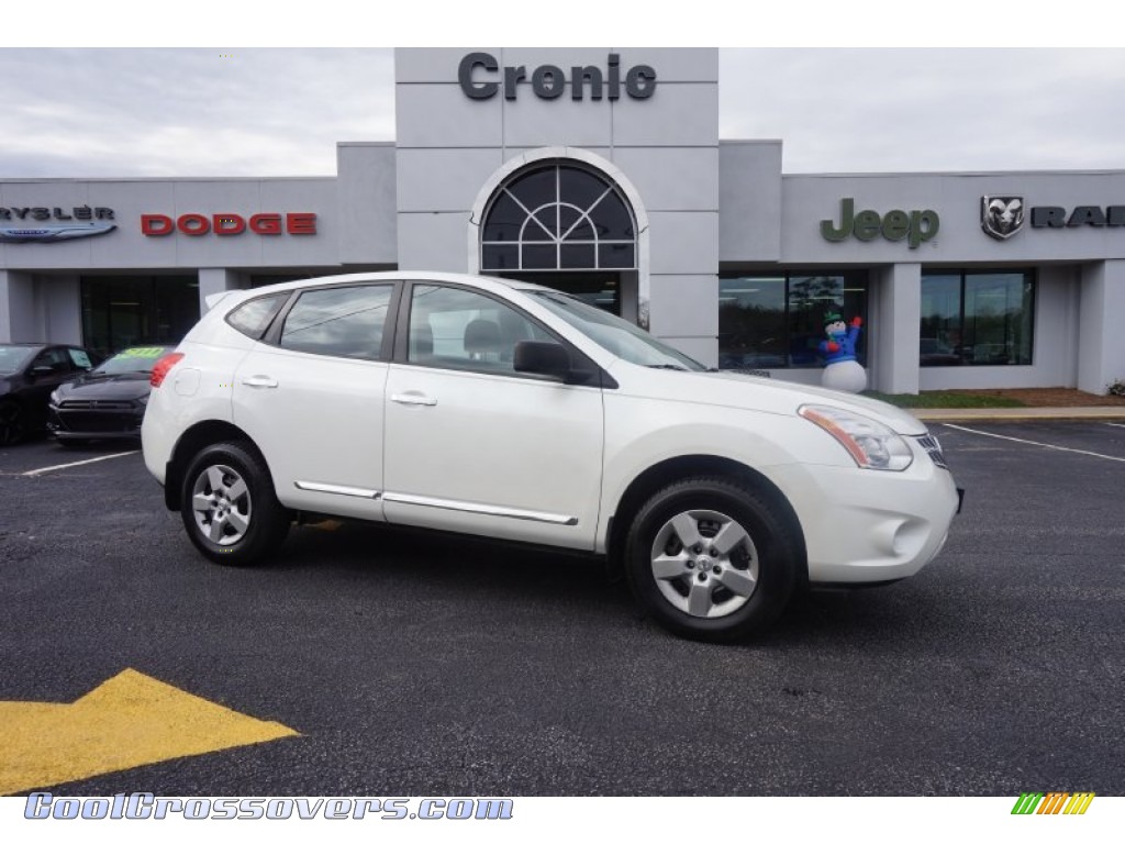 Pearl White / Black Nissan Rogue S