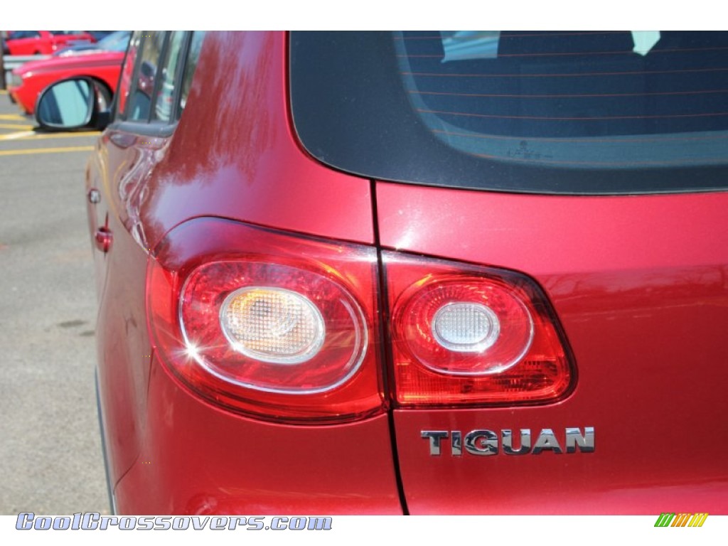 2011 Tiguan S 4Motion - Wild Cherry Metallic / Charcoal photo #12