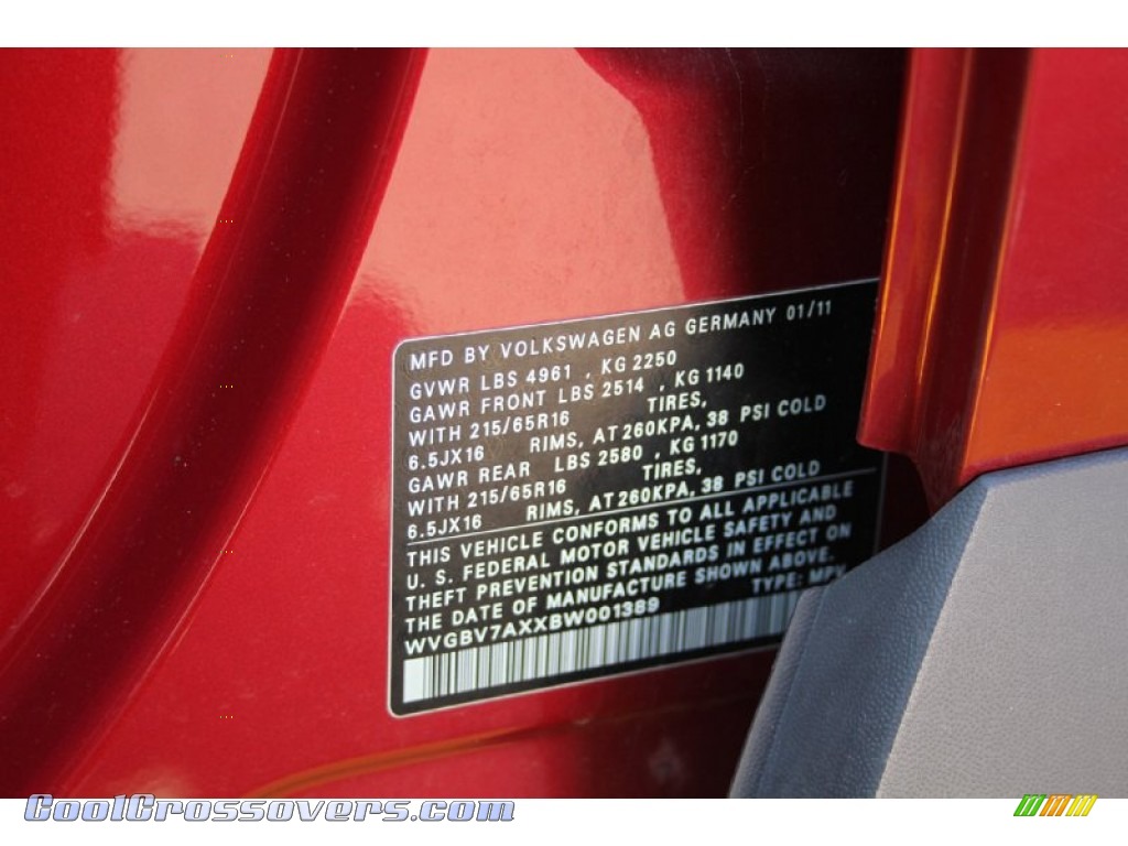 2011 Tiguan S 4Motion - Wild Cherry Metallic / Charcoal photo #25