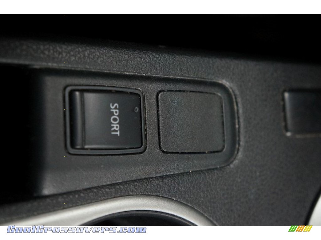 2012 Rogue SV AWD - Platinum Graphite / Black photo #28