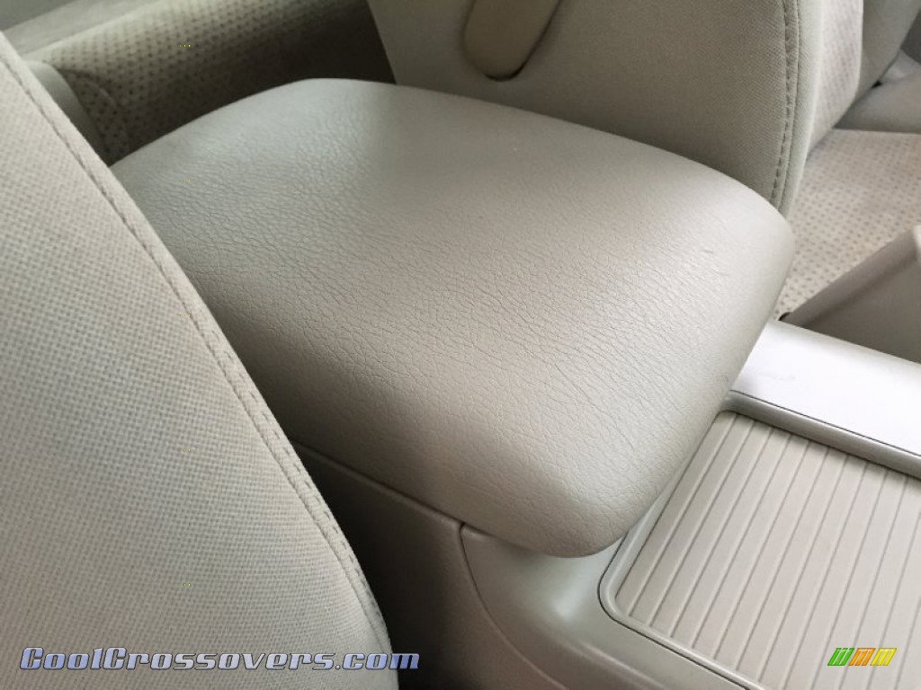 2006 Outback 2.5i Wagon - Champagne Gold Opalescent / Taupe photo #65