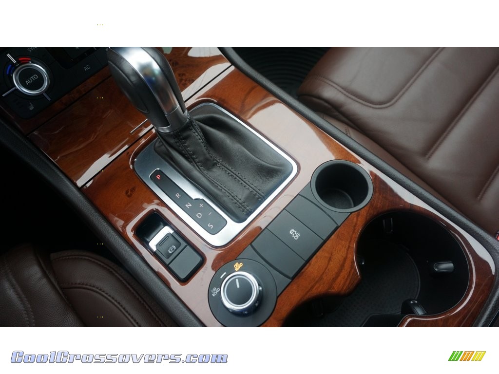 2012 Touareg VR6 FSI Lux 4XMotion - Pure White / Saddle Brown photo #30