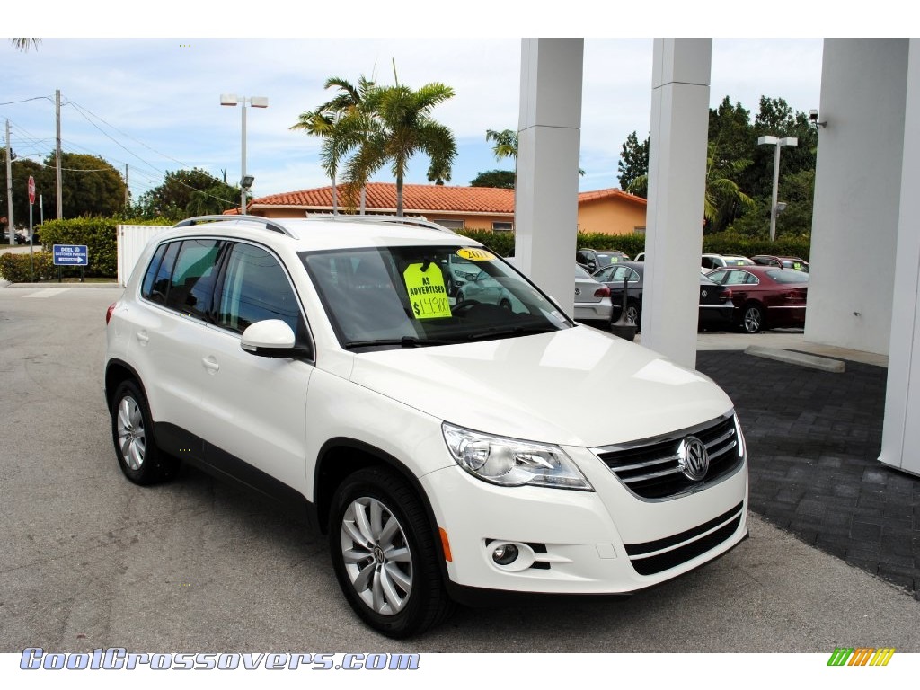 Candy White / Charcoal Volkswagen Tiguan SE