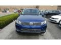 Volkswagen Touareg V6 Lux Reef Blue Metallic photo #1
