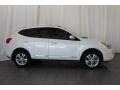 Nissan Rogue SV Pearl White photo #3