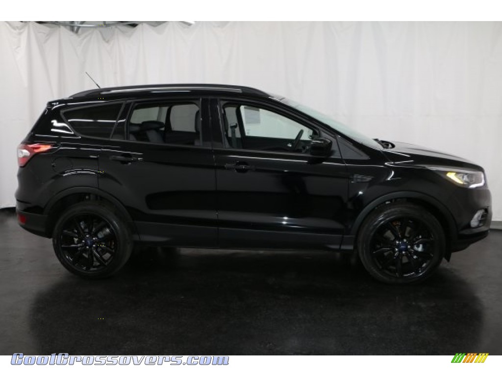 Shadow Black / Charcoal Black Ford Escape SE 4WD