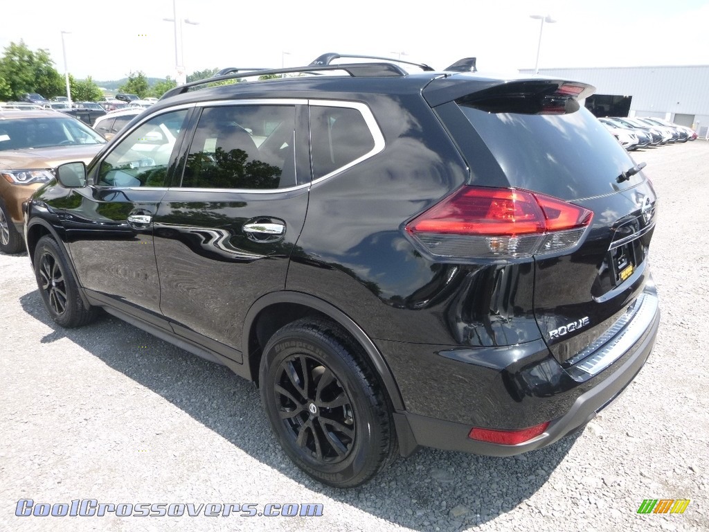2017 Rogue SV AWD - Magnetic Black / Charcoal photo #10