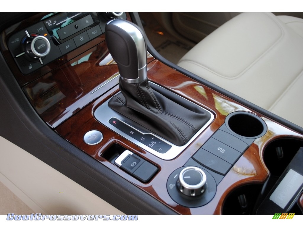 2014 Touareg V6 Lux 4Motion - Black / Cornsilk Beige photo #17