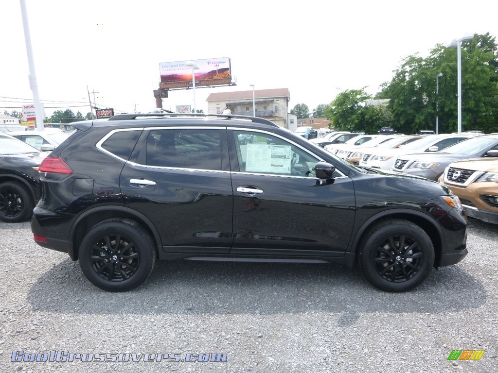 2017 Rogue SV AWD - Magnetic Black / Charcoal photo #3