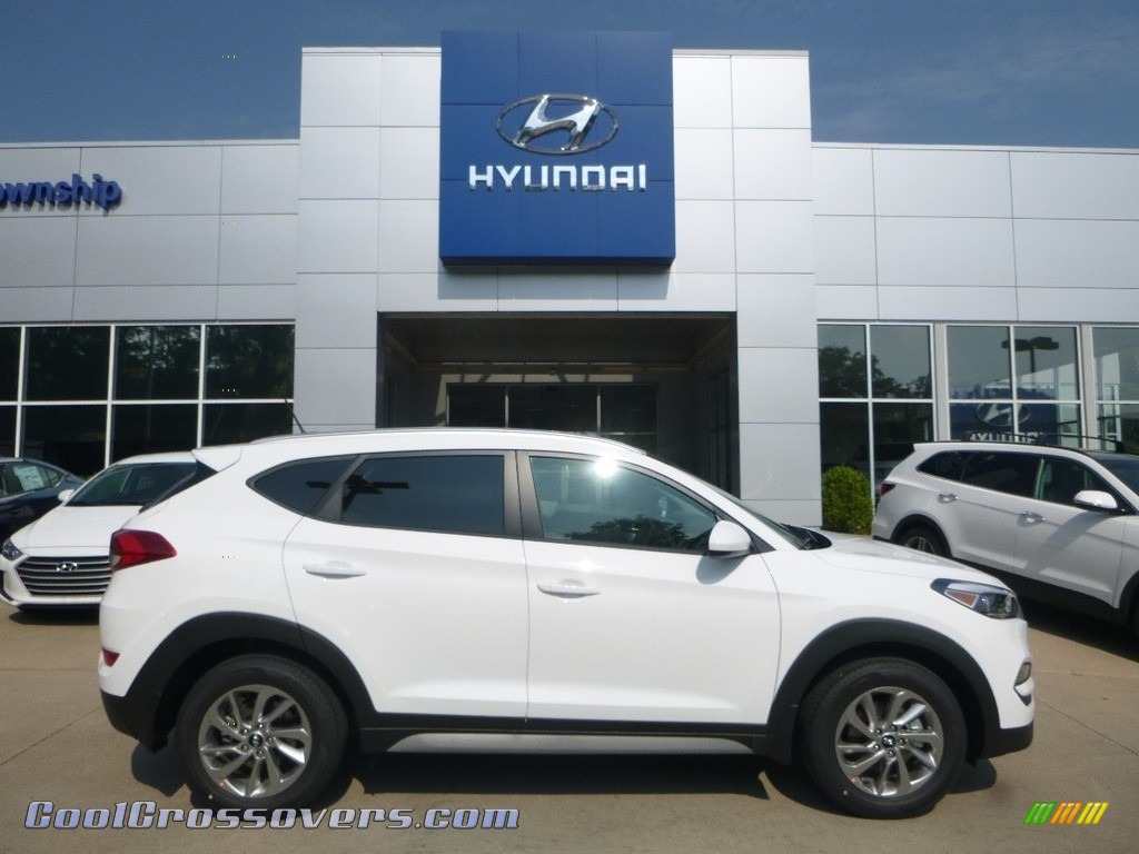 Dazzling White / Gray Hyundai Tucson SE AWD