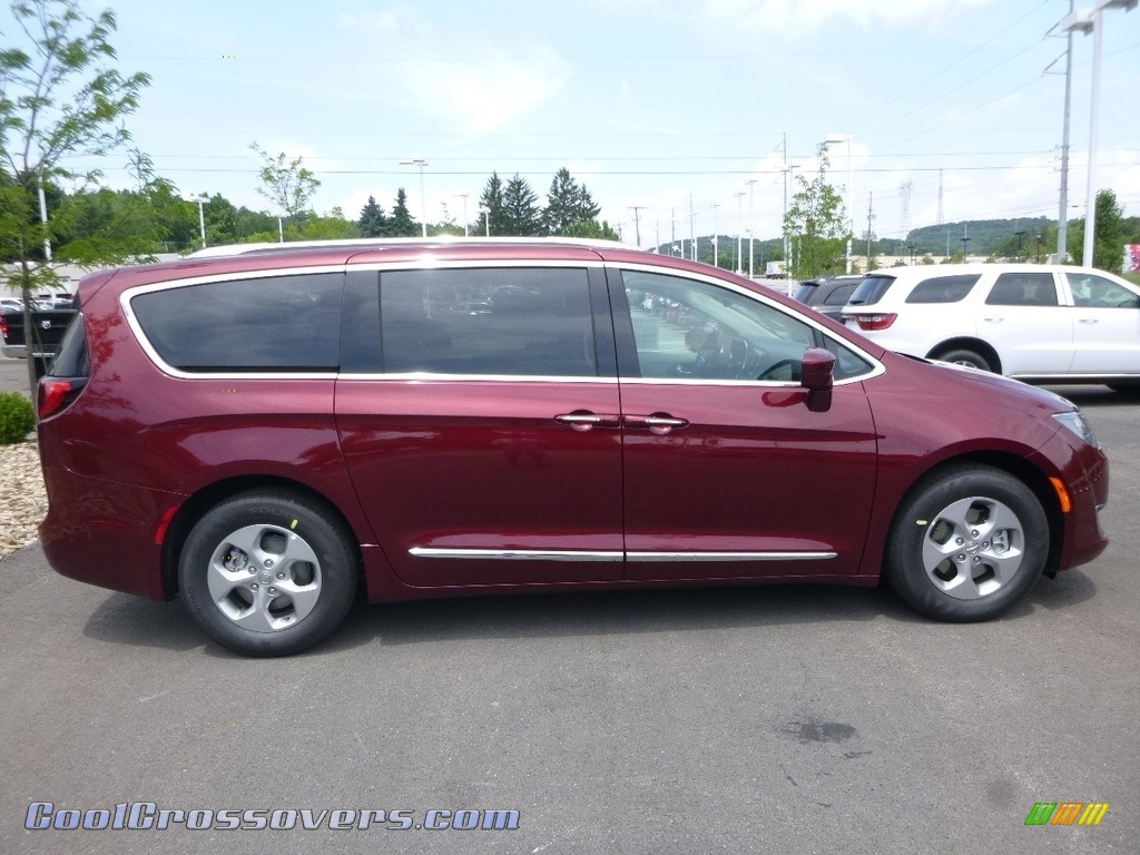 2017 Pacifica Touring L Plus - Velvet Red Pearl / Black/Alloy photo #6