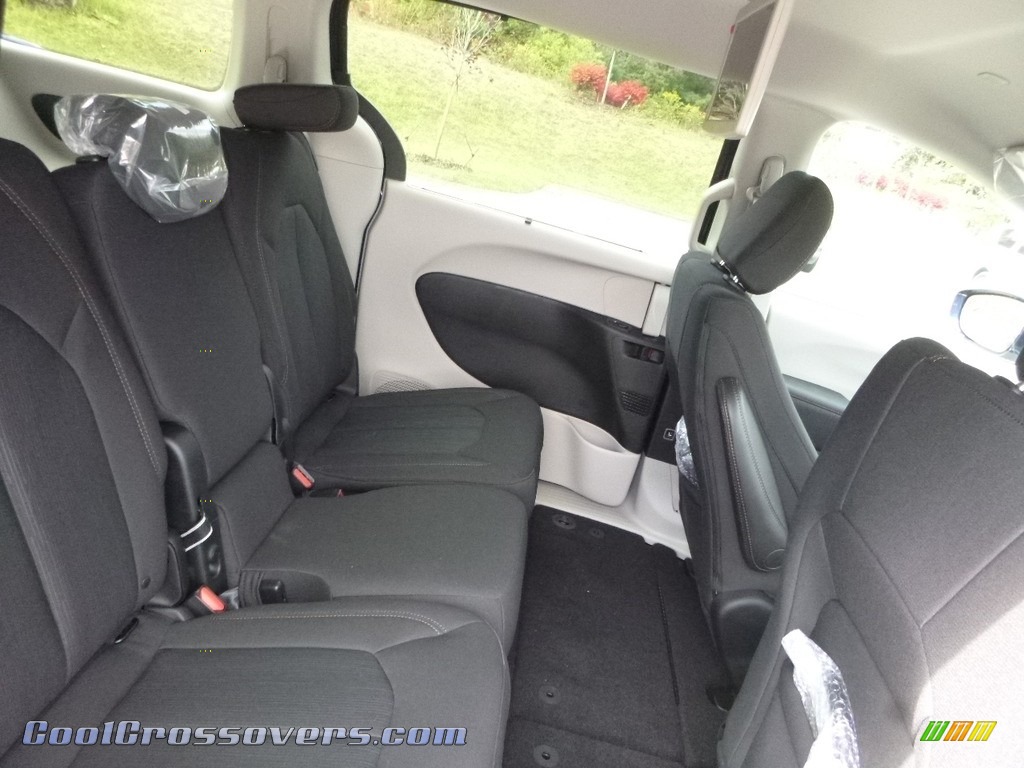 2018 Pacifica Touring Plus - Jazz Blue Pearl / Black/Alloy photo #12