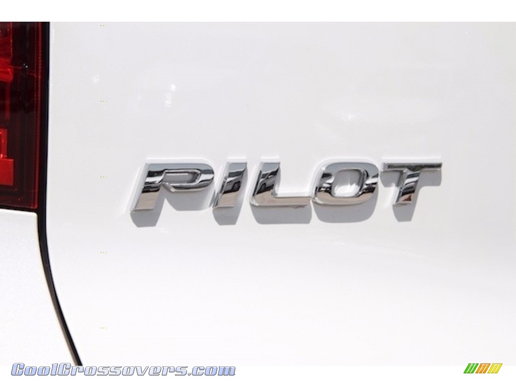 2017 Pilot Elite AWD - White Diamond Pearl / Beige photo #3