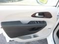 Chrysler Pacifica Limited Bright White photo #14