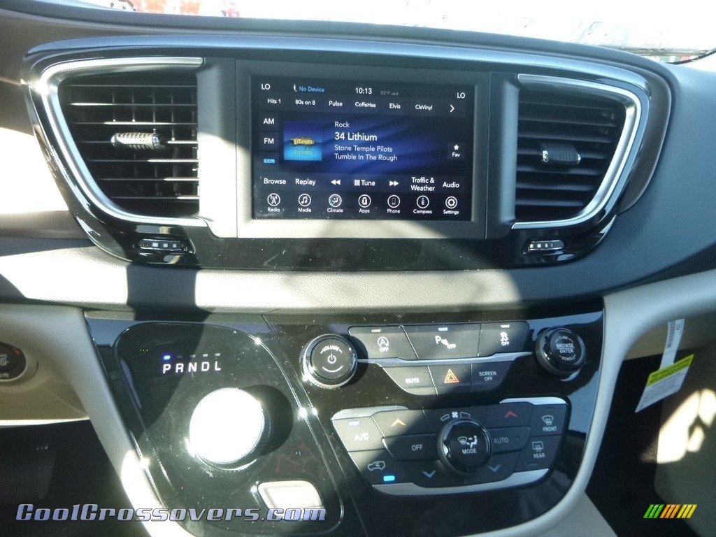 2018 Pacifica Touring Plus - Jazz Blue Pearl / Black/Alloy photo #17