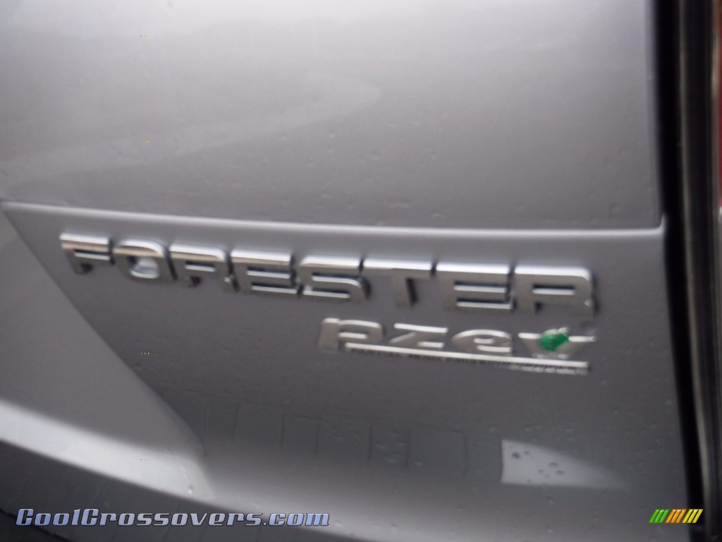 2012 Forester 2.5 X Premium - Ice Silver Metallic / Black photo #11