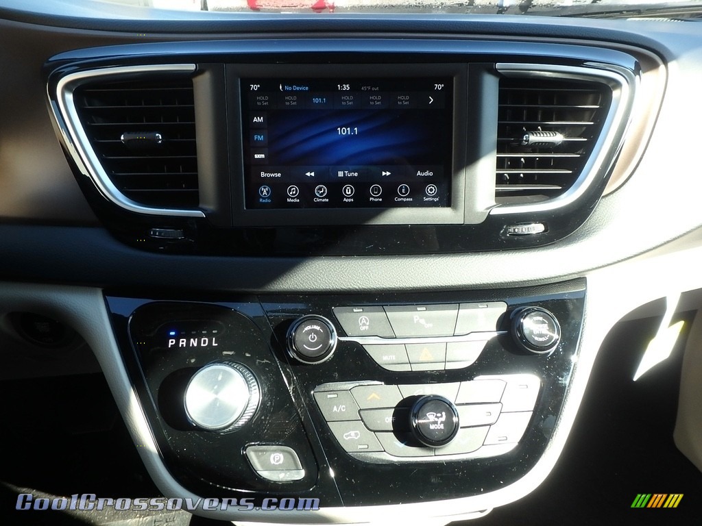 2018 Pacifica Touring Plus - Jazz Blue Pearl / Black/Alloy photo #17