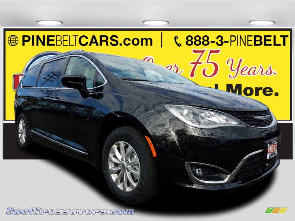 Brilliant Black Crystal Pearl / Cognac/Alloy/Toffee Chrysler Pacifica Touring L Plus