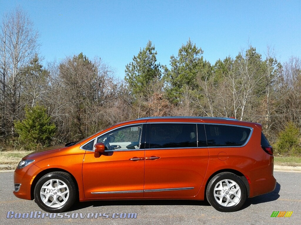 Copper Pearl / Cognac/Alloy/Toffee Chrysler Pacifica Touring L