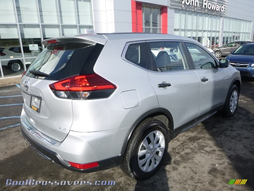 2017 Rogue S AWD - Brilliant Silver / Charcoal photo #4