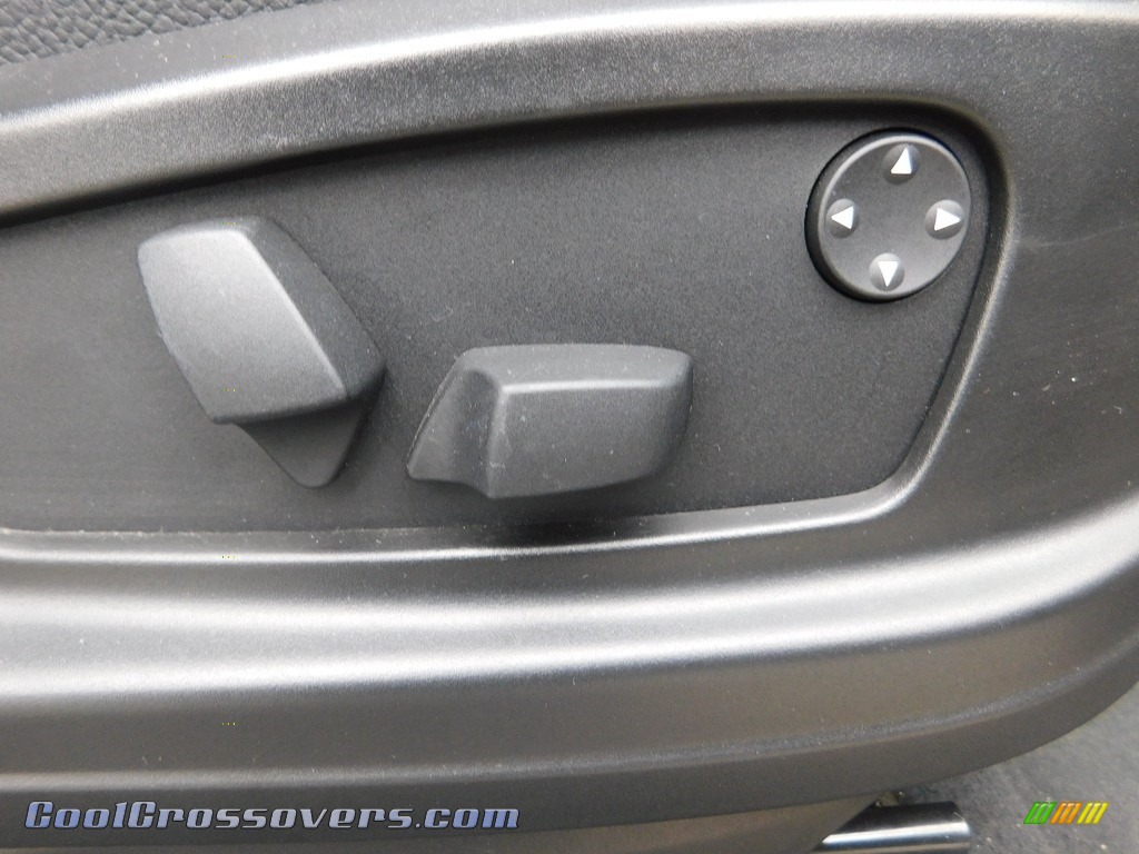 2010 X5 xDrive48i - Titanium Silver Metallic / Black photo #17