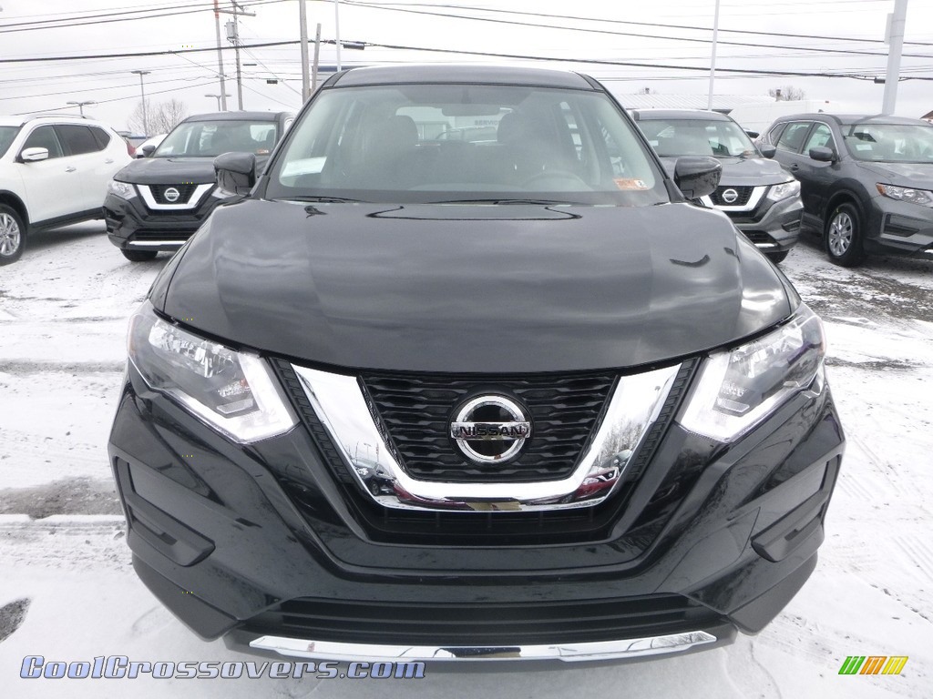 2018 Rogue S AWD - Magnetic Black / Charcoal photo #12
