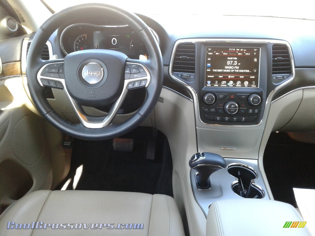 2015 Grand Cherokee Limited - Brilliant Black Crystal Pearl / Black/Light Frost Beige photo #28