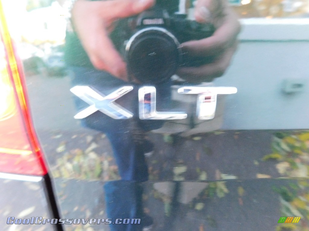 2013 Explorer XLT 4WD - Green Gem Metallic / Medium Light Stone photo #31