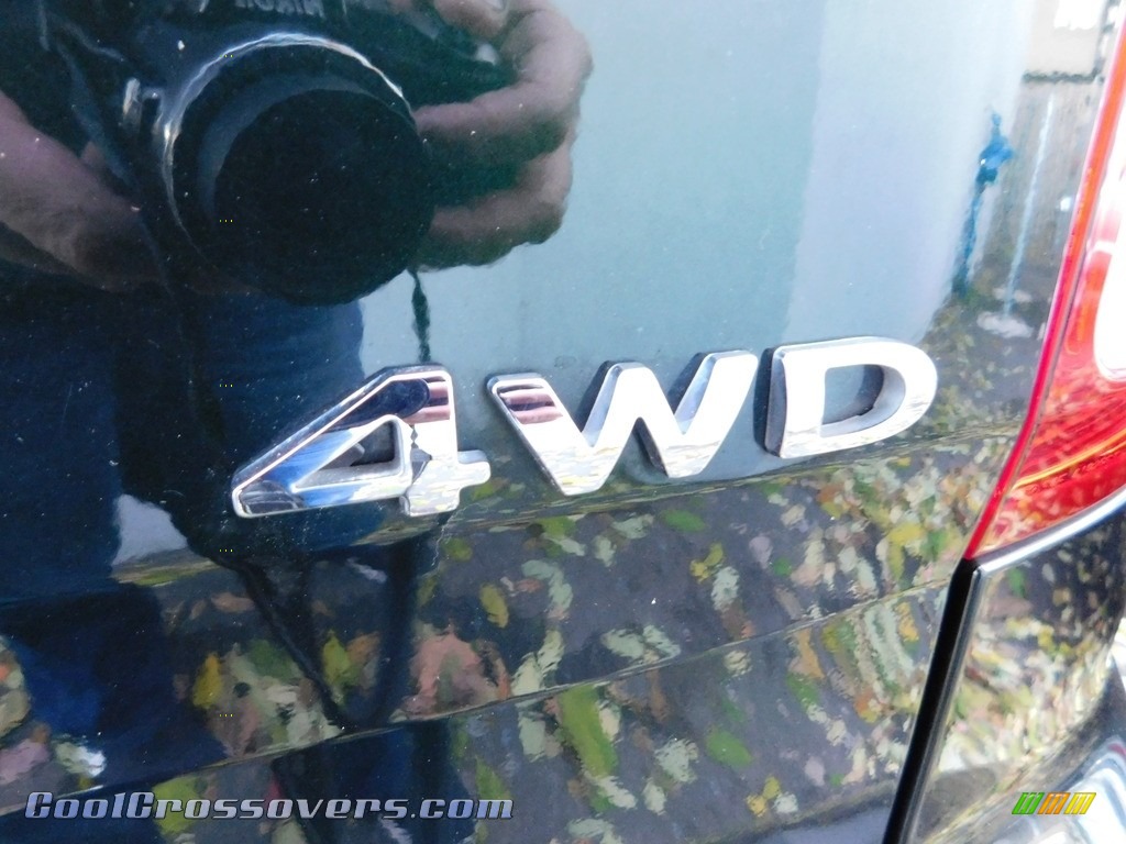 2013 Explorer XLT 4WD - Green Gem Metallic / Medium Light Stone photo #36