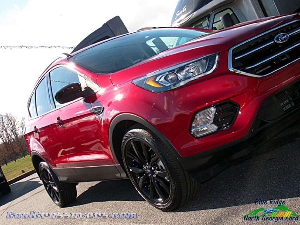 2018 Escape SE 4WD - Ruby Red / Charcoal Black photo #32