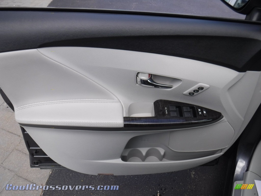 2013 Venza XLE AWD - Magnetic Gray Metallic / Light Gray photo #15