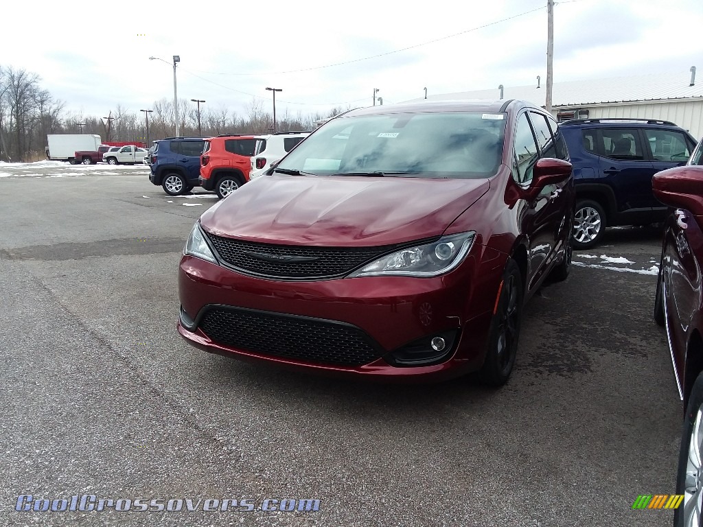 2018 Pacifica Touring Plus - Velvet Red Pearl / Black/Alloy photo #1