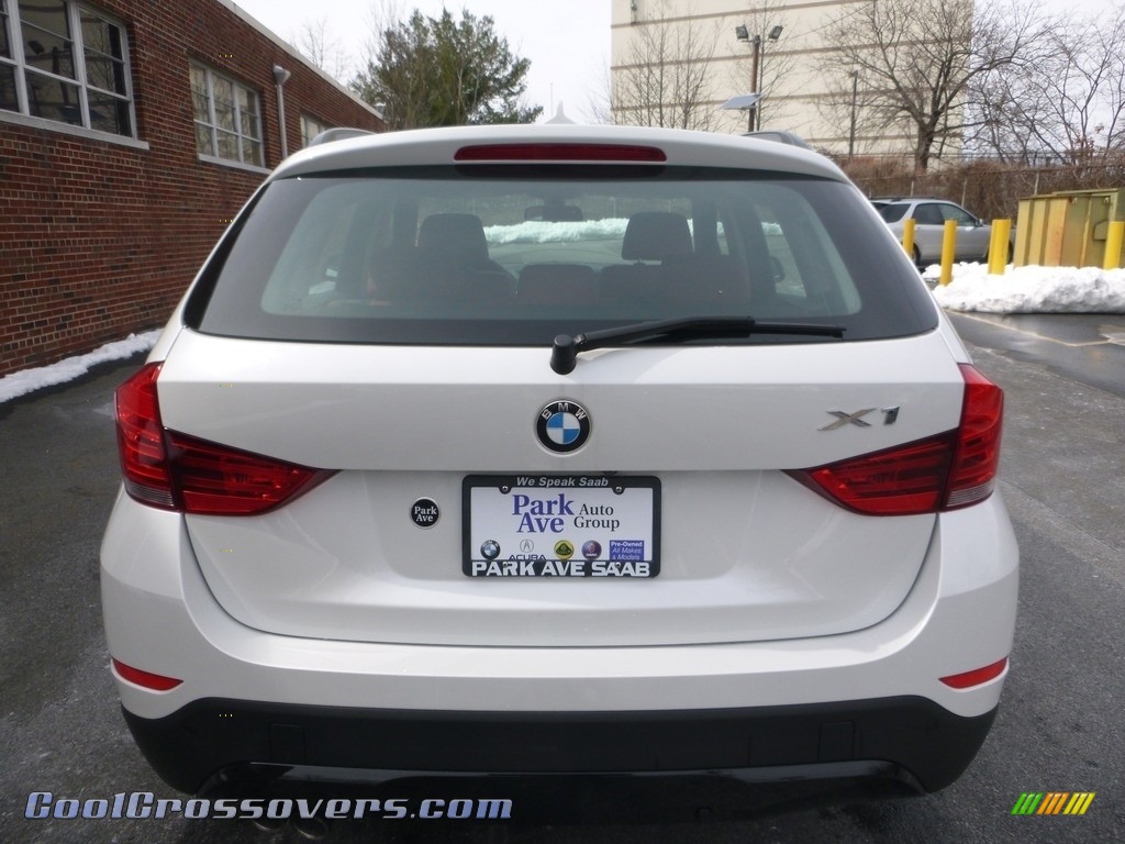 2015 X1 xDrive28i - Mineral White Metallic / Coral Red/Grey-Black Piping photo #4