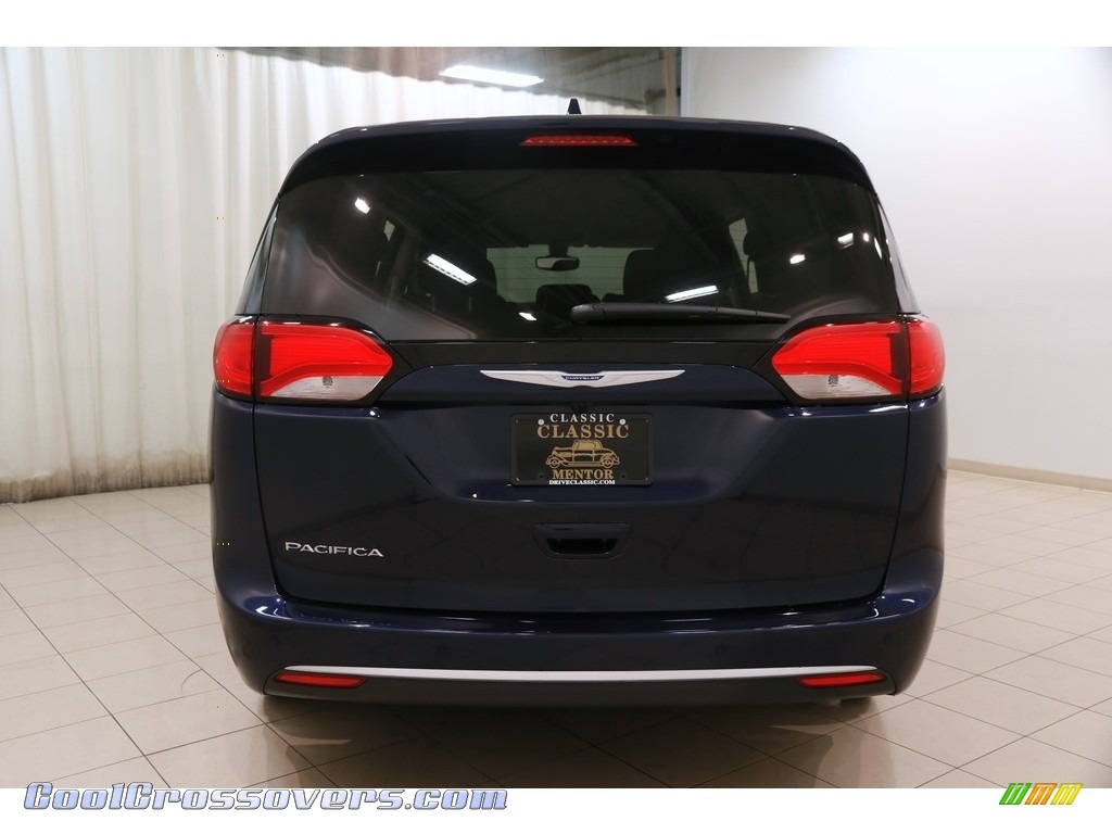 2017 Pacifica Touring L - Jazz Blue Pearl / Black/Alloy photo #24