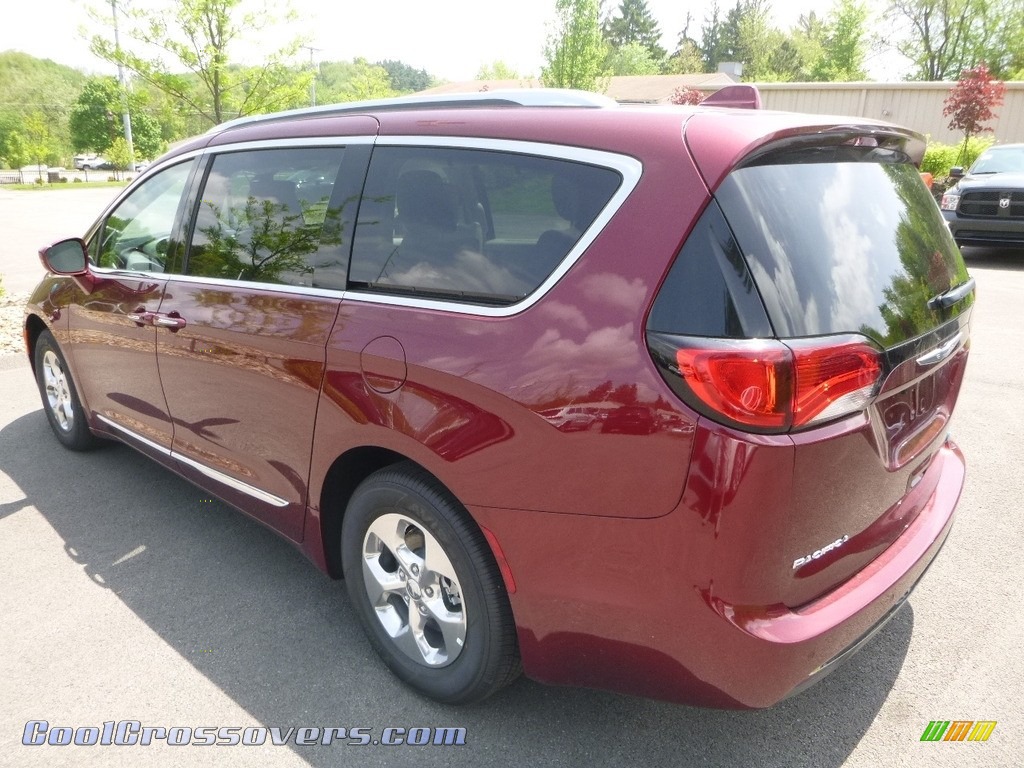 2018 Pacifica Touring L - Velvet Red Pearl / Black/Alloy photo #3
