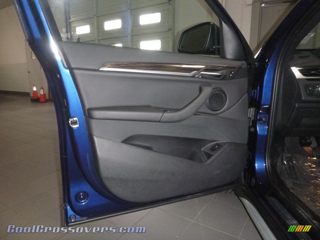 2018 X1 xDrive28i - Mediterranean Blue Metallic / Black photo #9