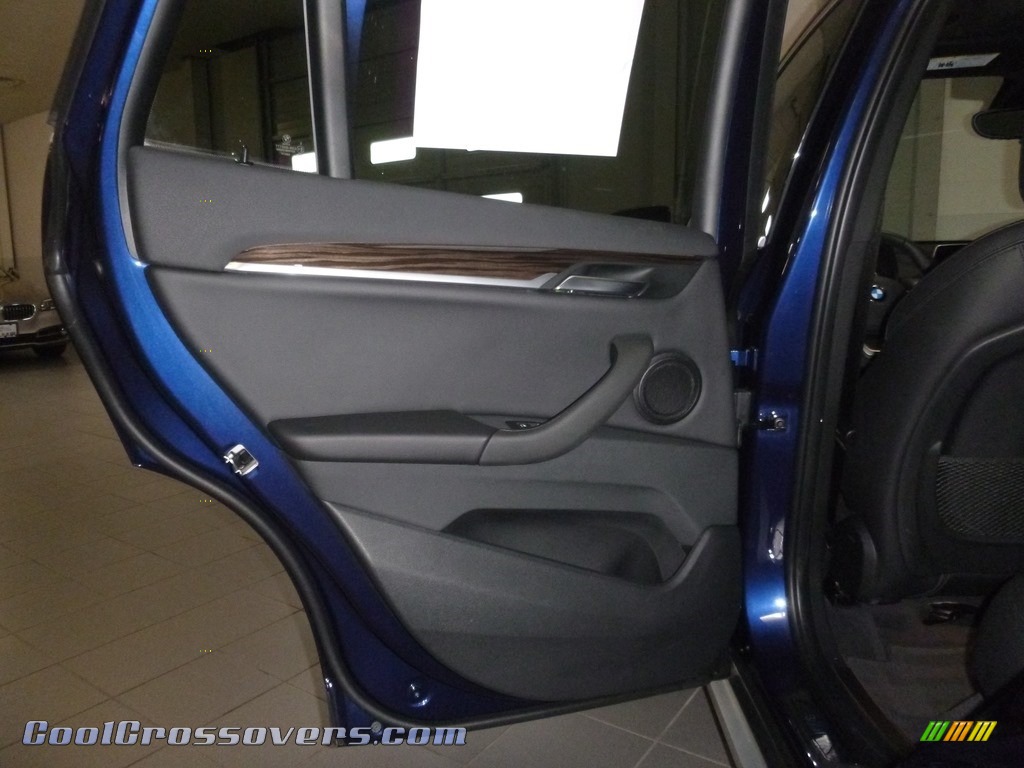 2018 X1 xDrive28i - Mediterranean Blue Metallic / Black photo #12