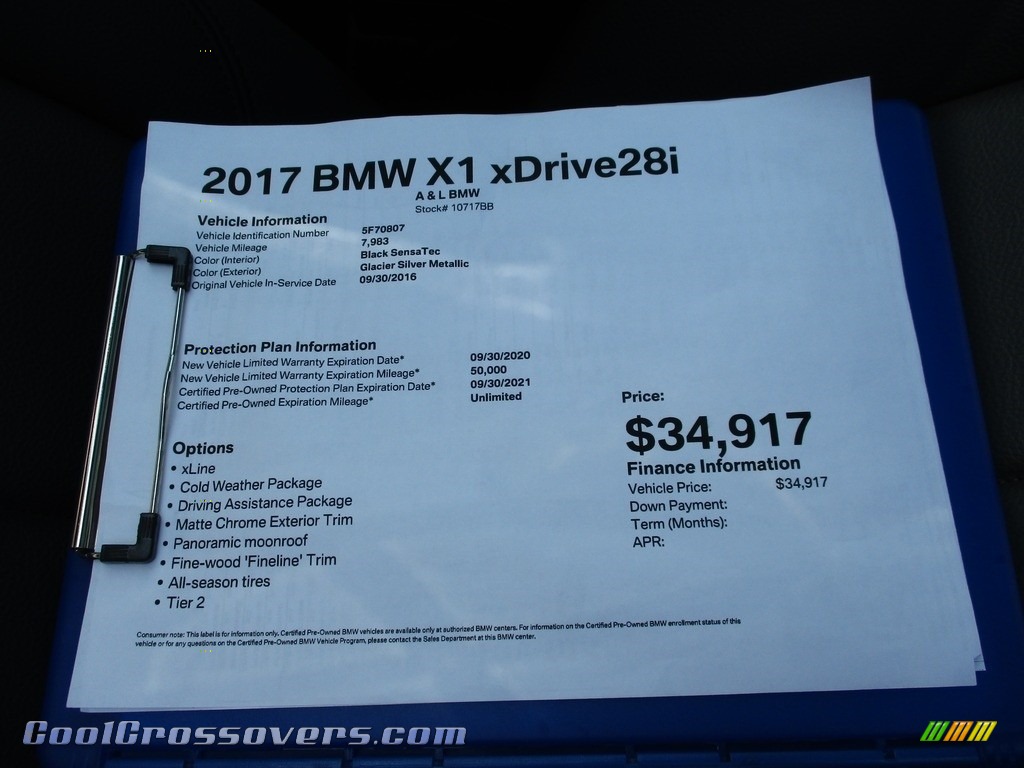 2017 X1 xDrive28i - Glacier Silver Metallic / Black photo #11