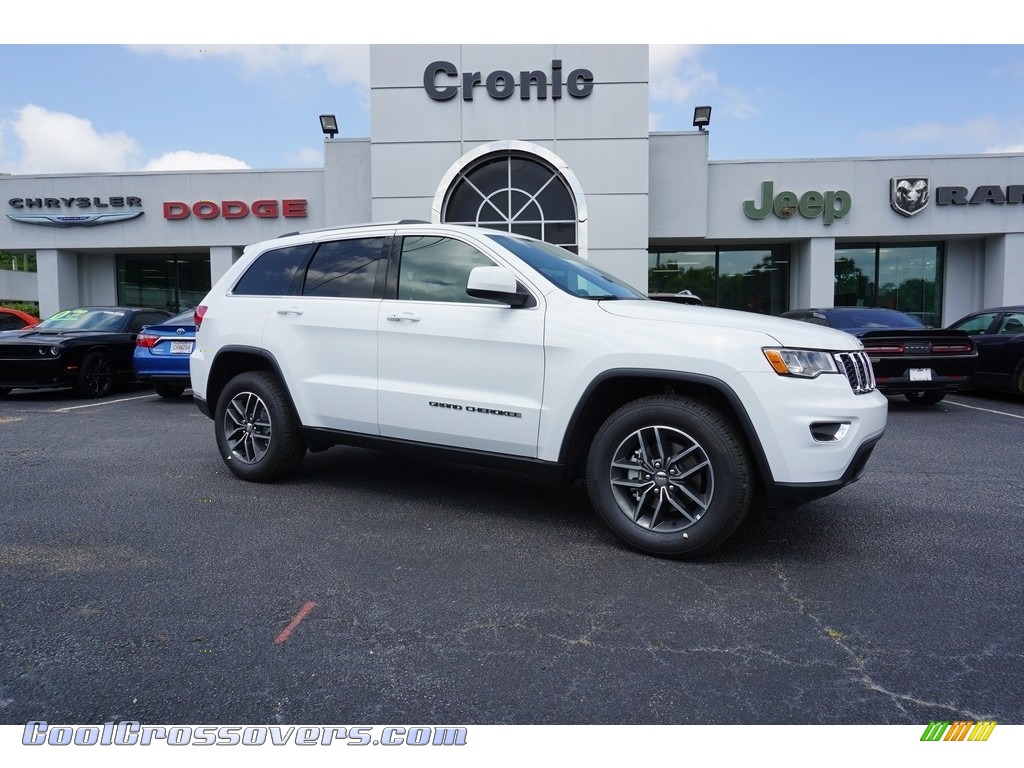 Bright White / Black Jeep Grand Cherokee Laredo