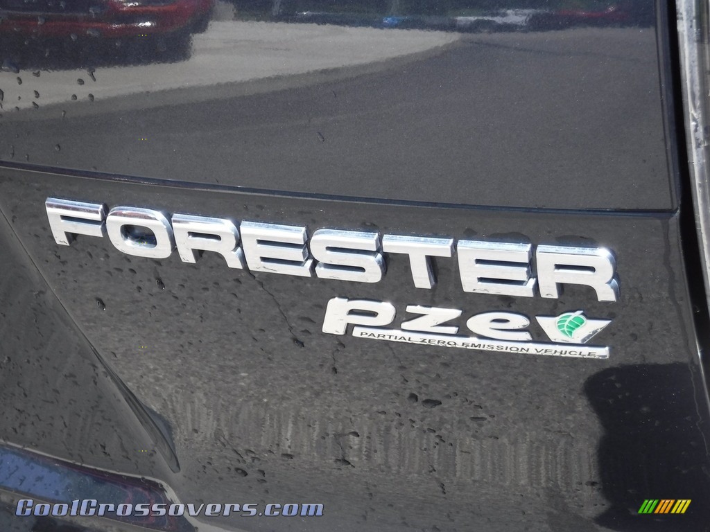 2012 Forester 2.5 X Premium - Dark Gray Metallic / Platinum photo #12