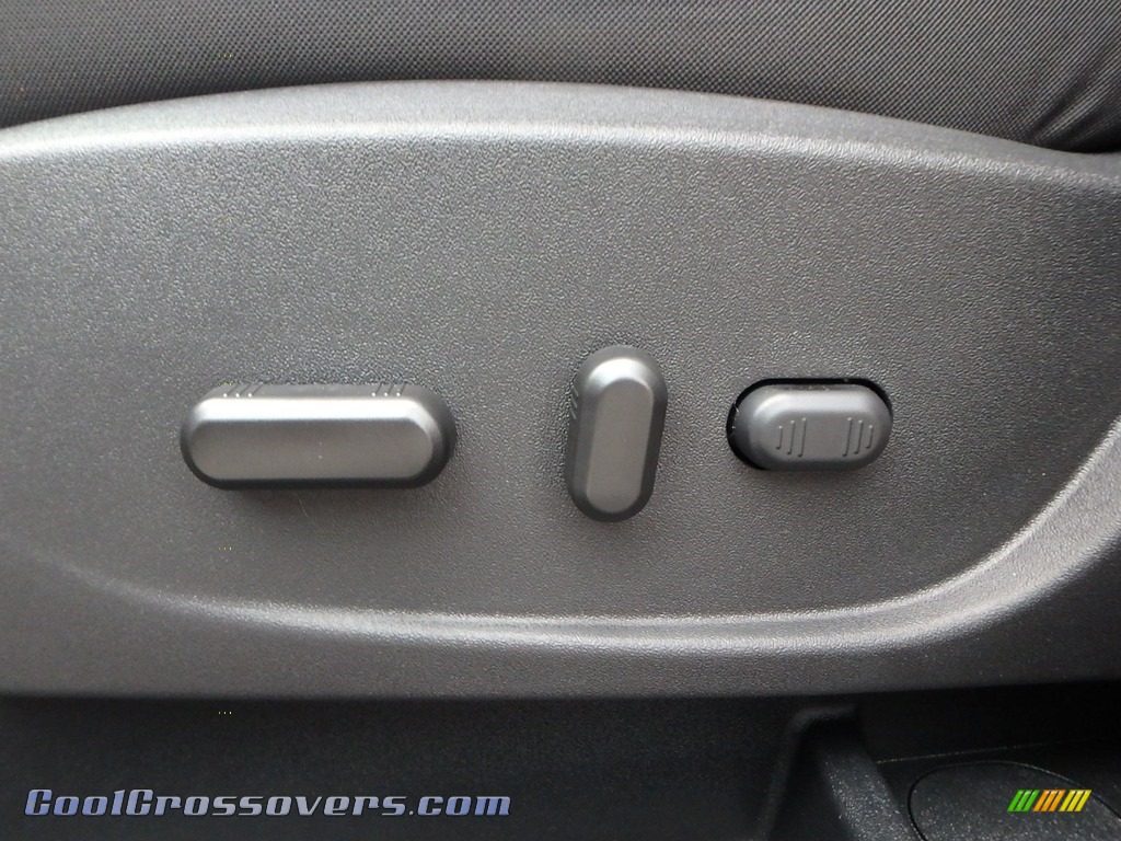 2018 Escape SE 4WD - Ingot Silver / Charcoal Black photo #15