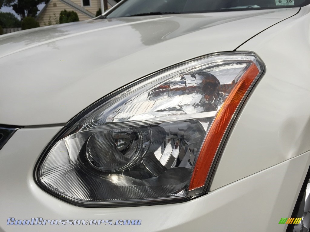 2013 Rogue S Special Edition AWD - Pearl White / Black photo #30