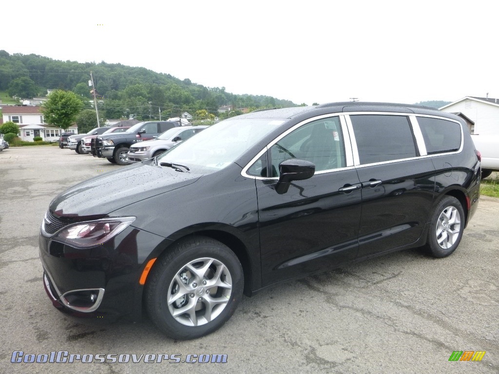 Brilliant Black Crystal Pearl / Black/Alloy Chrysler Pacifica Touring Plus