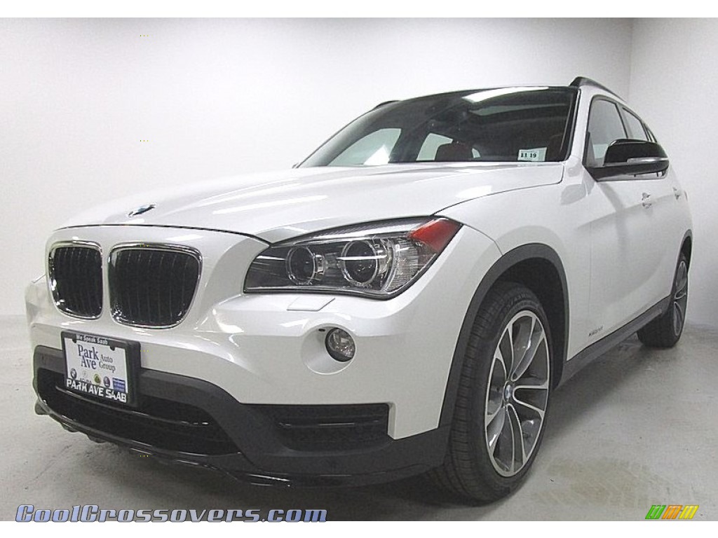 Mineral White Metallic / Coral Red/Grey-Black Piping BMW X1 xDrive28i