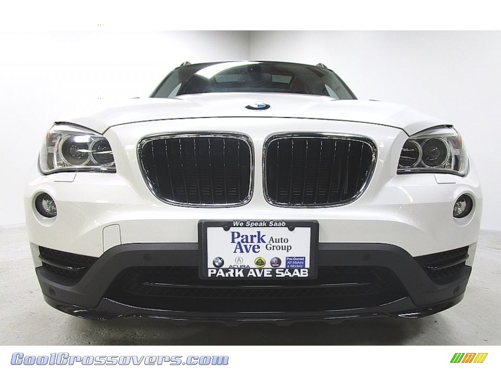 2015 X1 xDrive28i - Mineral White Metallic / Coral Red/Grey-Black Piping photo #8