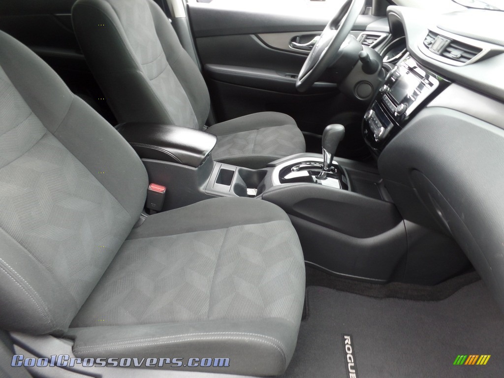 2016 Rogue SV AWD - Magnetic Black / Charcoal photo #13
