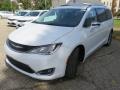 Chrysler Pacifica Limited Bright White photo #13