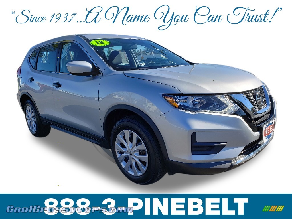 Brilliant Silver / Charcoal Nissan Rogue S