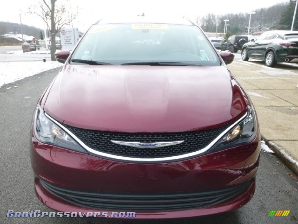 2017 Pacifica Touring - Velvet Red Pearl / Black/Alloy photo #4