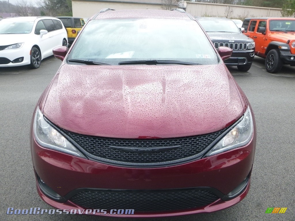 2019 Pacifica Touring Plus - Velvet Red Pearl / Black/Alloy photo #8